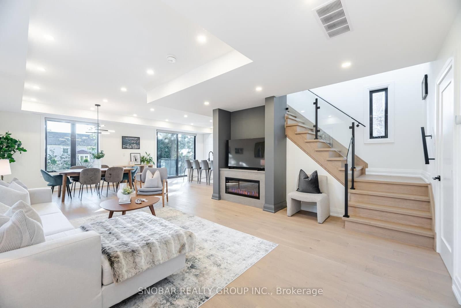 720 Hillman Crescent - Image 2