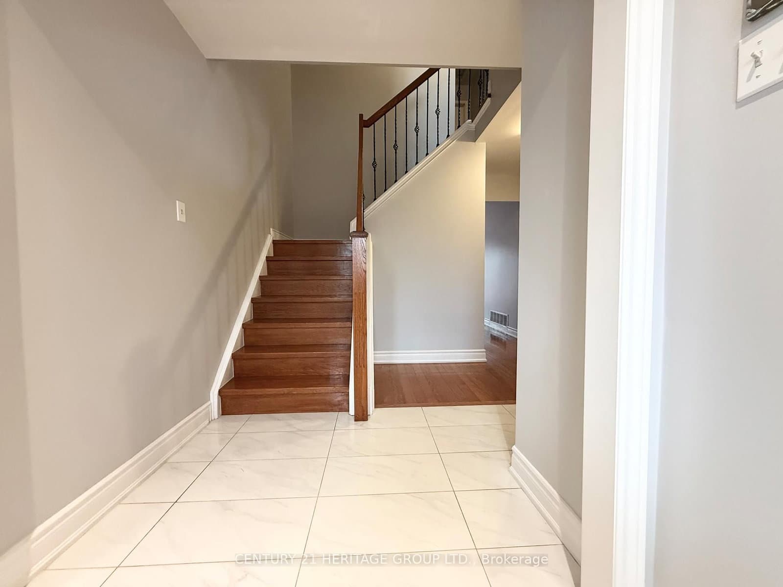 9 Corona Gate - Image 3