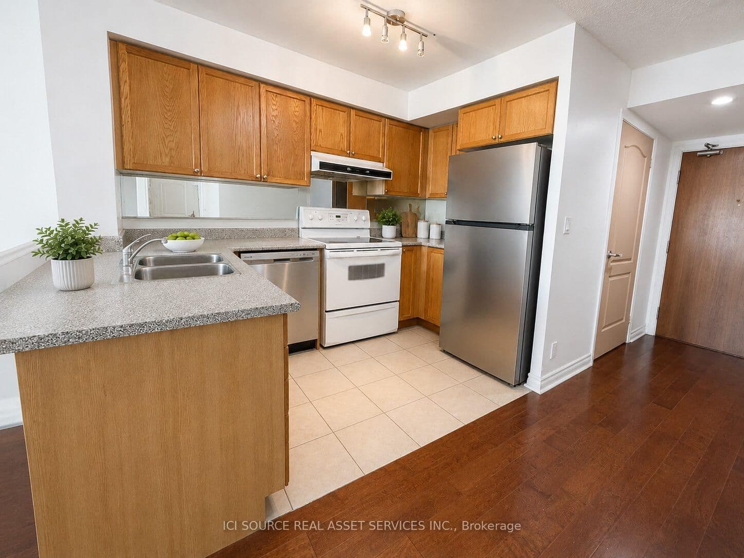 33 Elm Drive W, Unit 607 - Image 5