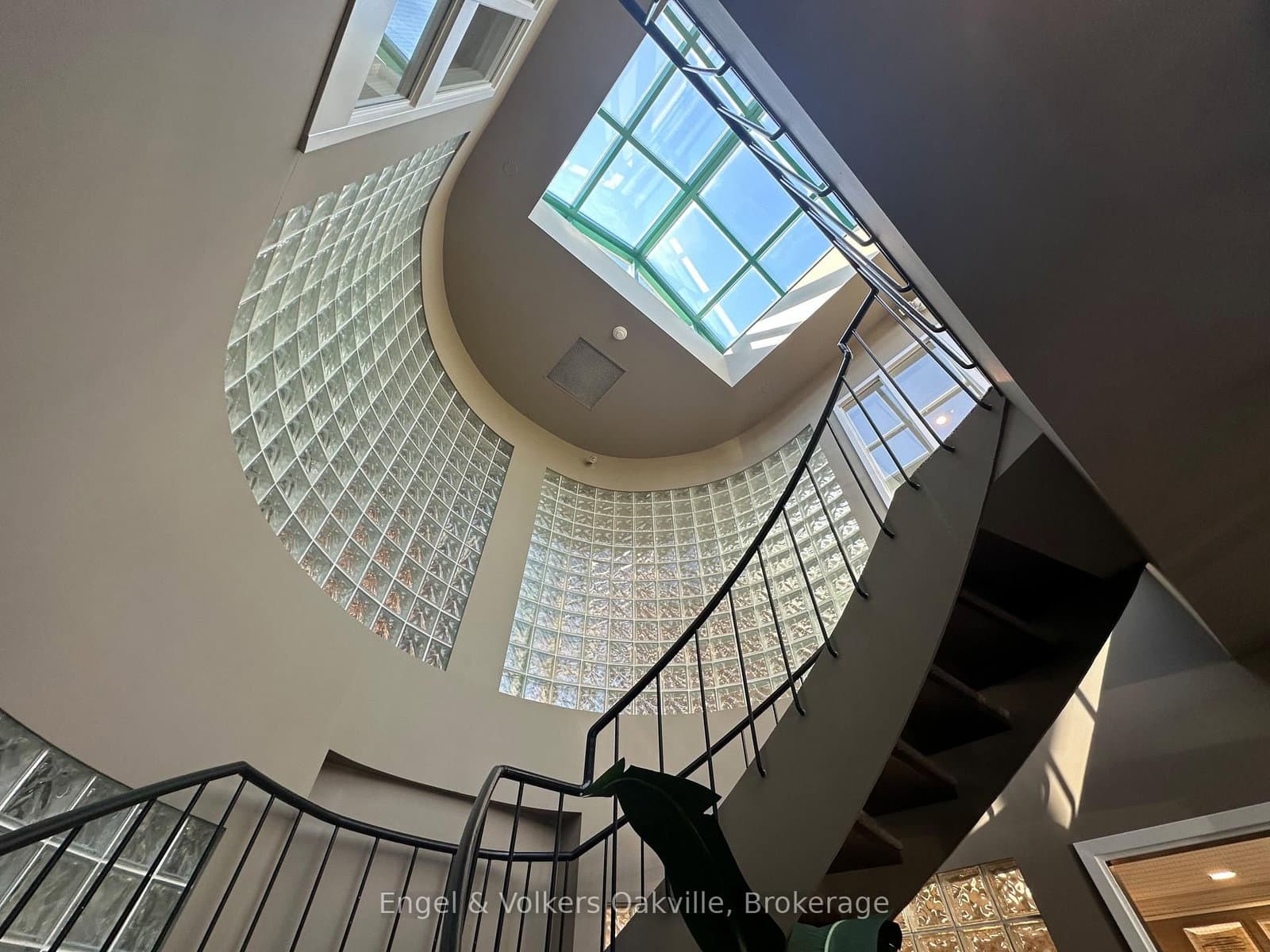 146 Lakeshore Road E, Unit 104 - Image 3