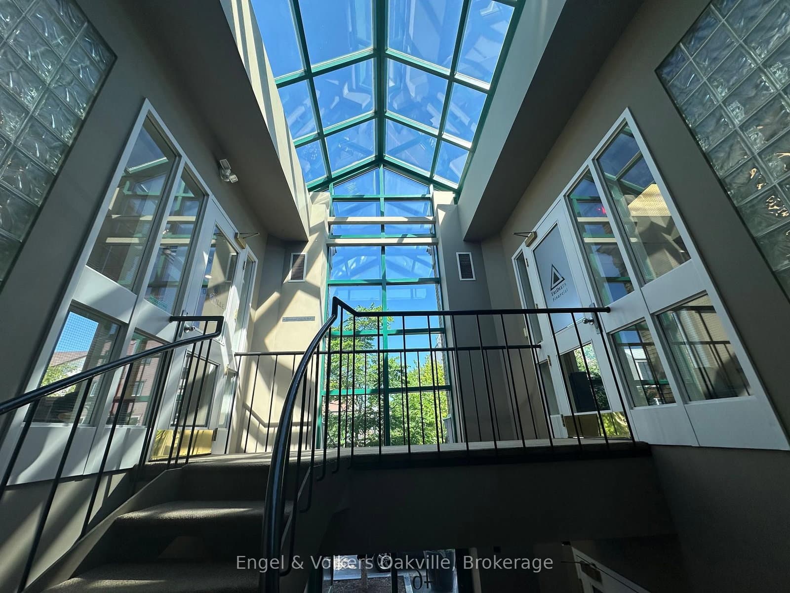 146 Lakeshore Road E, Unit 104 - Image 4