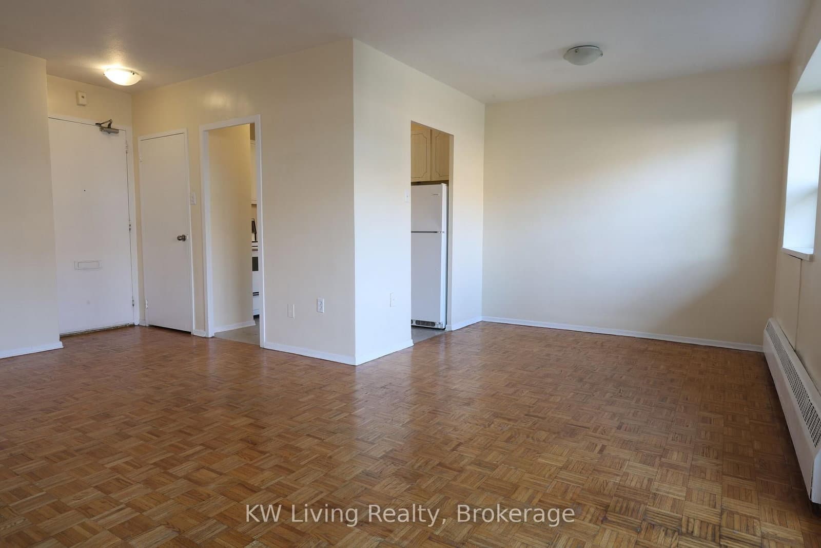 480 Lakeshore Road E, Unit 301 - Image 4