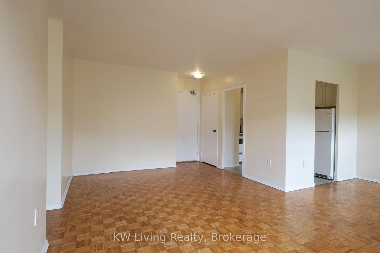 480 Lakeshore Road E, Unit 301 - Image 6