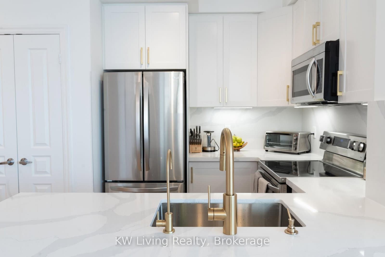 220 Burnhamthorpe Road W, Unit 1502 - Image 4