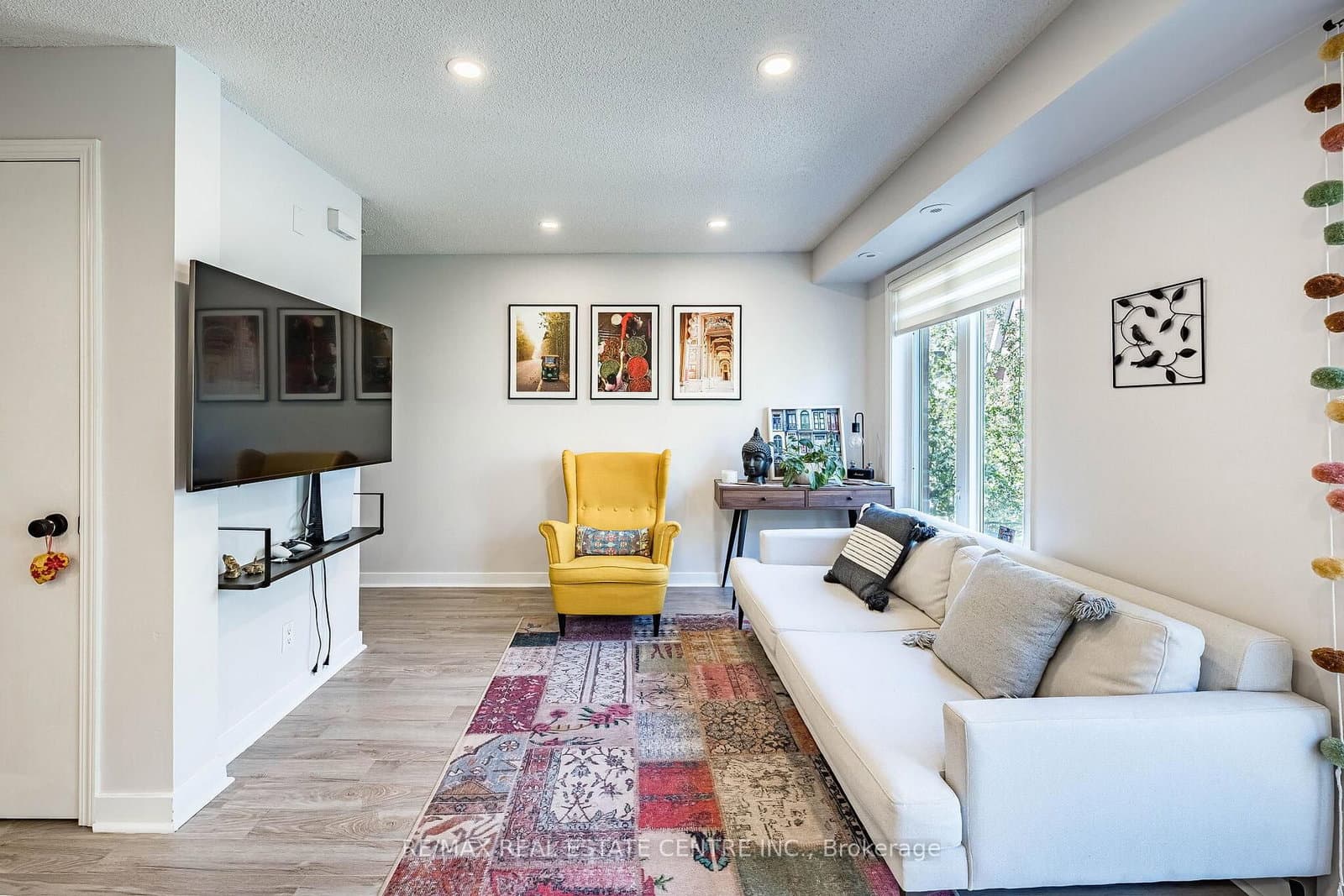 16 Laidlaw Street, Unit 920 - Image 1