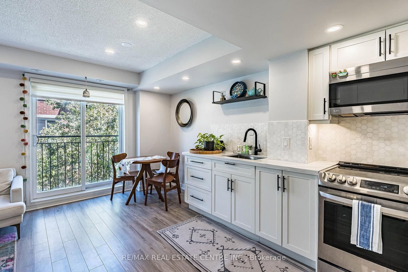 16 Laidlaw Street, Unit 920 - Image 3