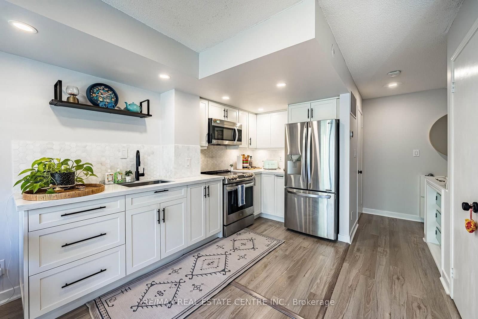 16 Laidlaw Street, Unit 920 - Image 5