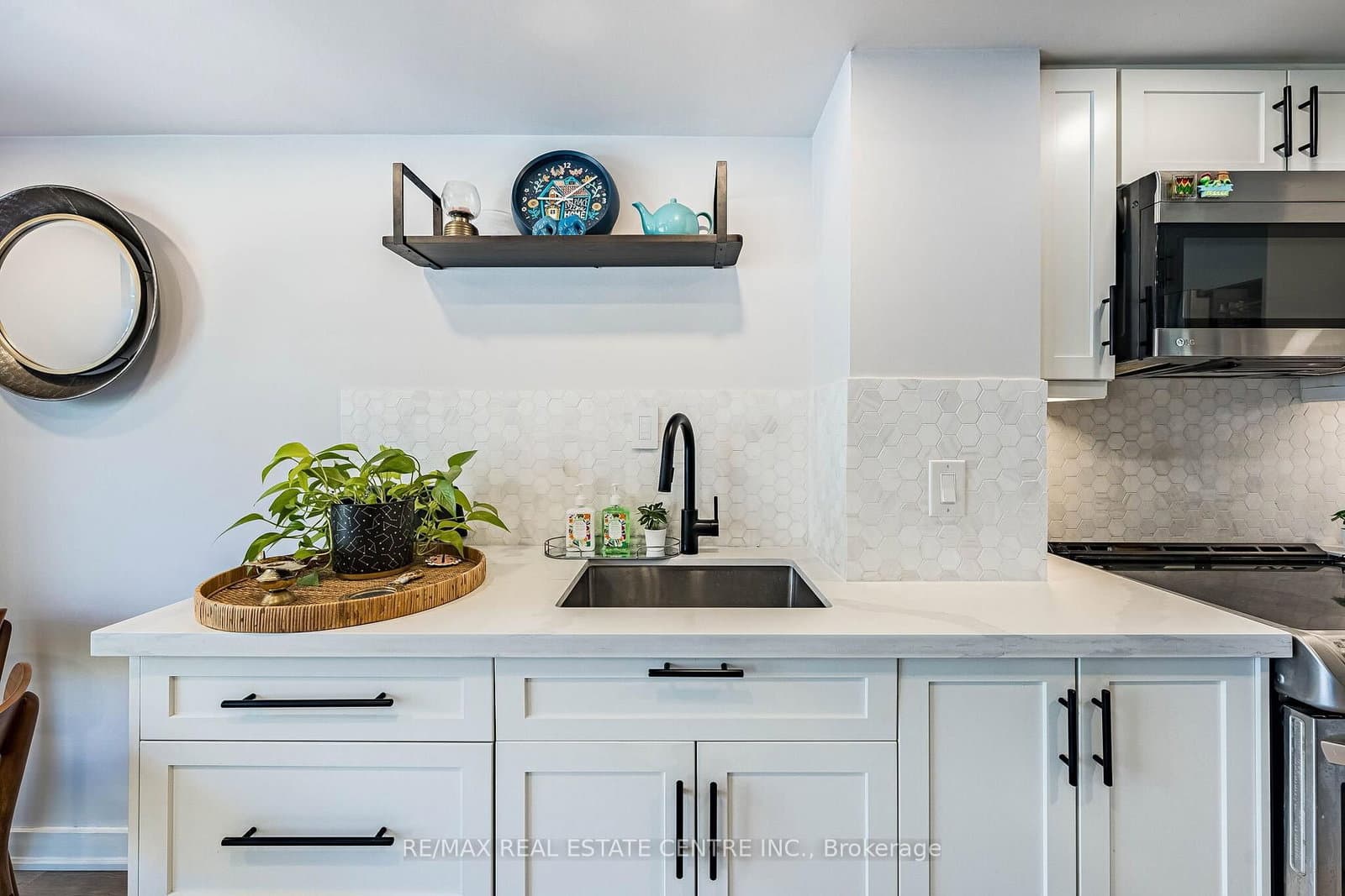 16 Laidlaw Street, Unit 920 - Image 6