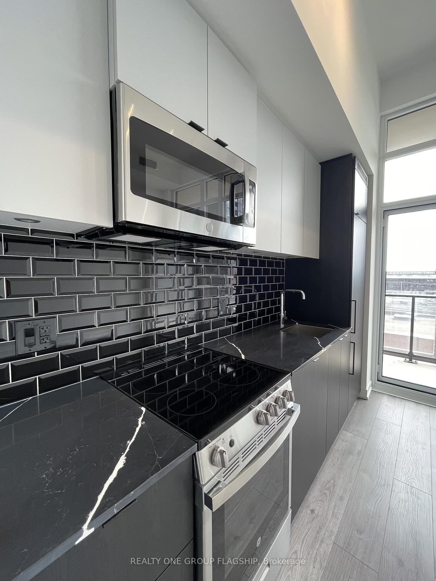 285 Dufferin Street, Unit 423 - Image 3
