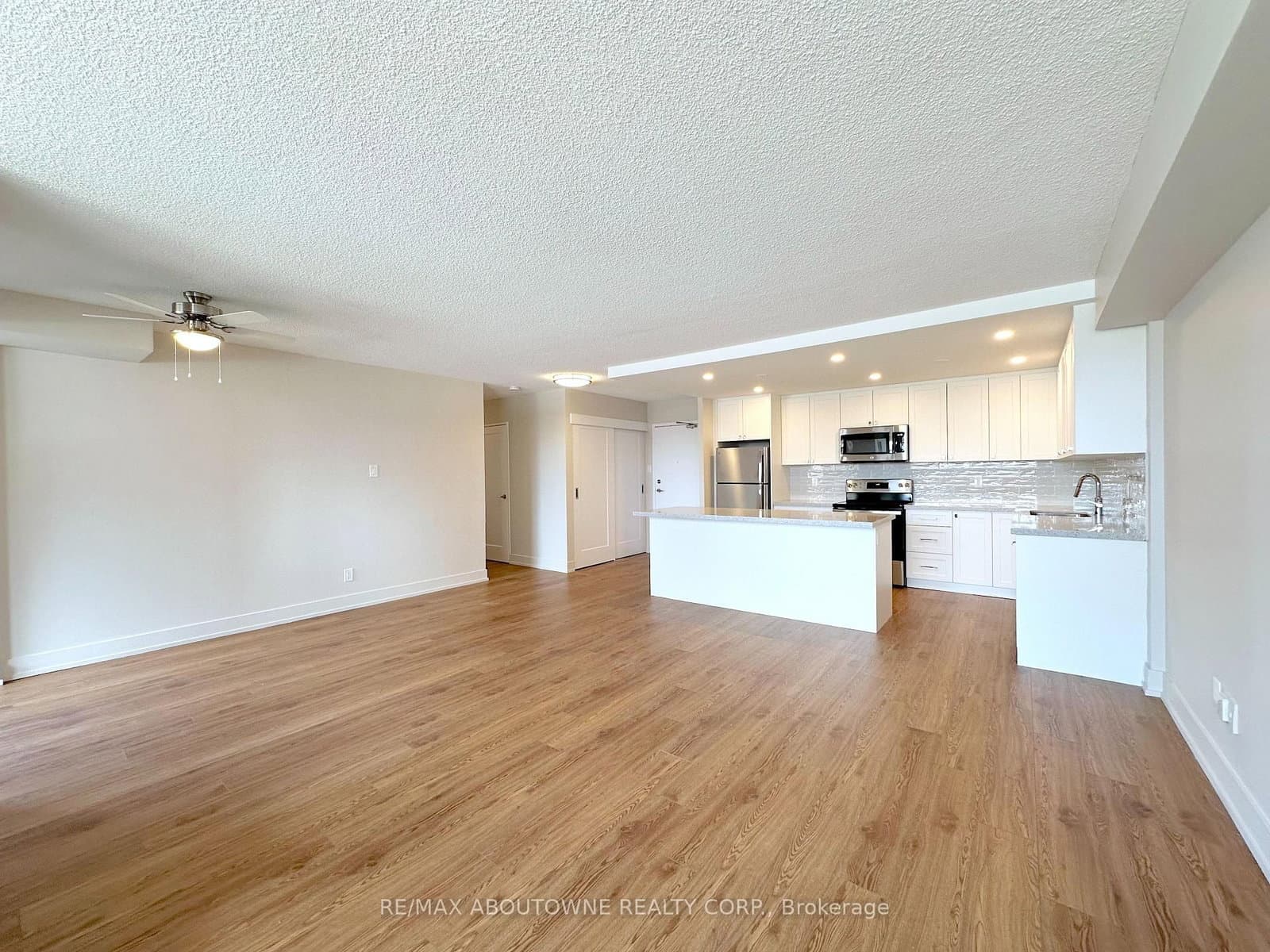 165 La Rose Avenue, Unit 916 - Image 2
