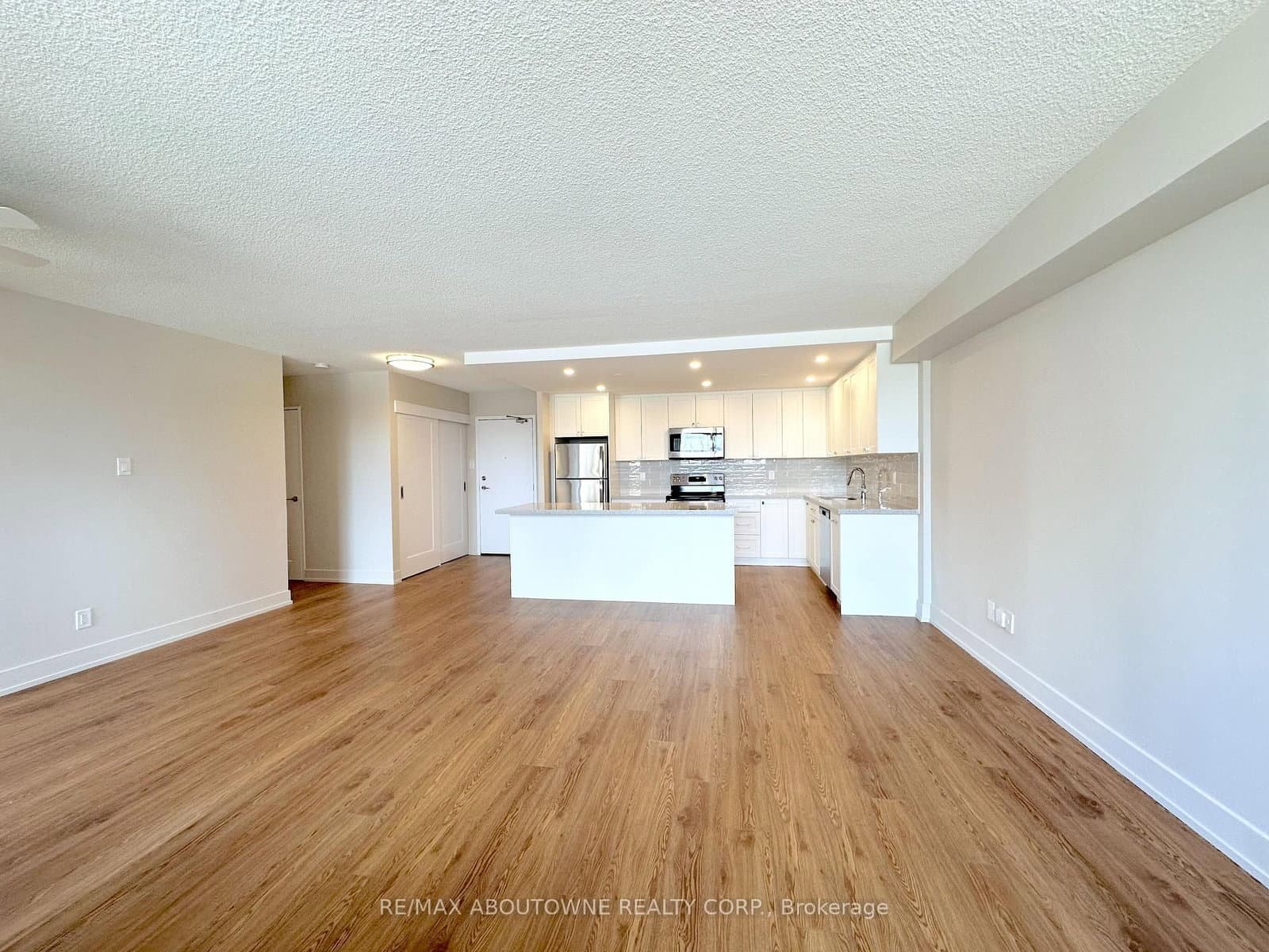 165 La Rose Avenue, Unit 916 - Image 3