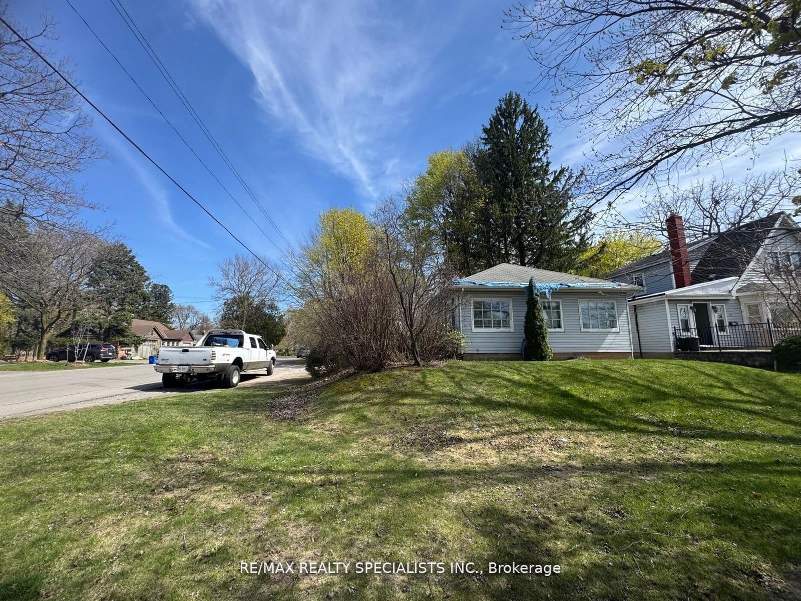 990-992 Birchwood Avenue - Image 2