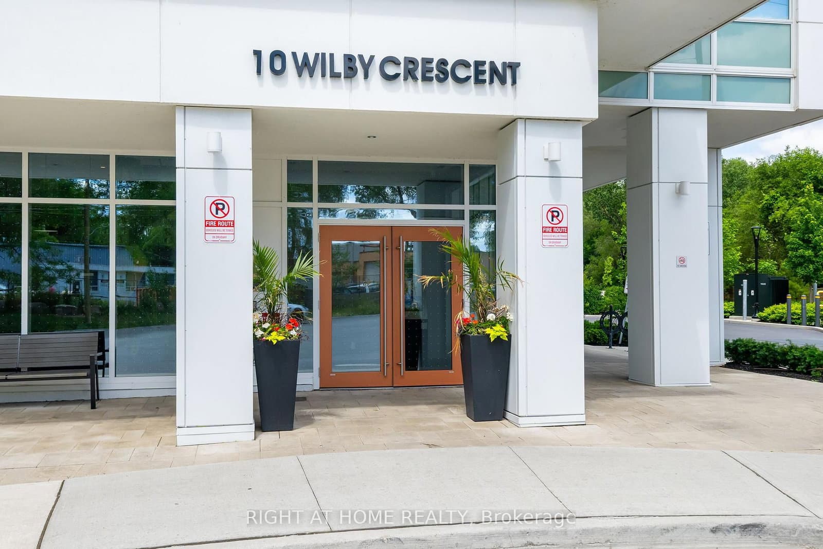 10 Wilby Crescent, Unit 807 - Image 2