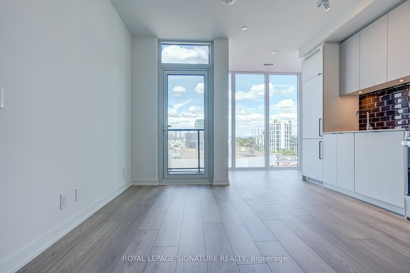 285 Dufferin Street W, Unit 728 - Image 4
