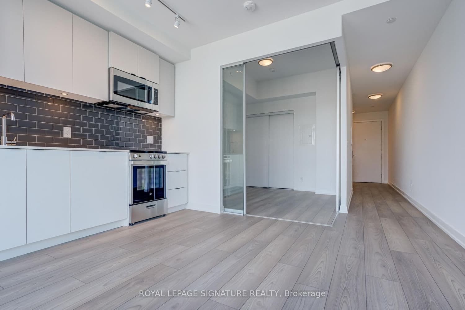 285 Dufferin Street W, Unit 728 - Image 6