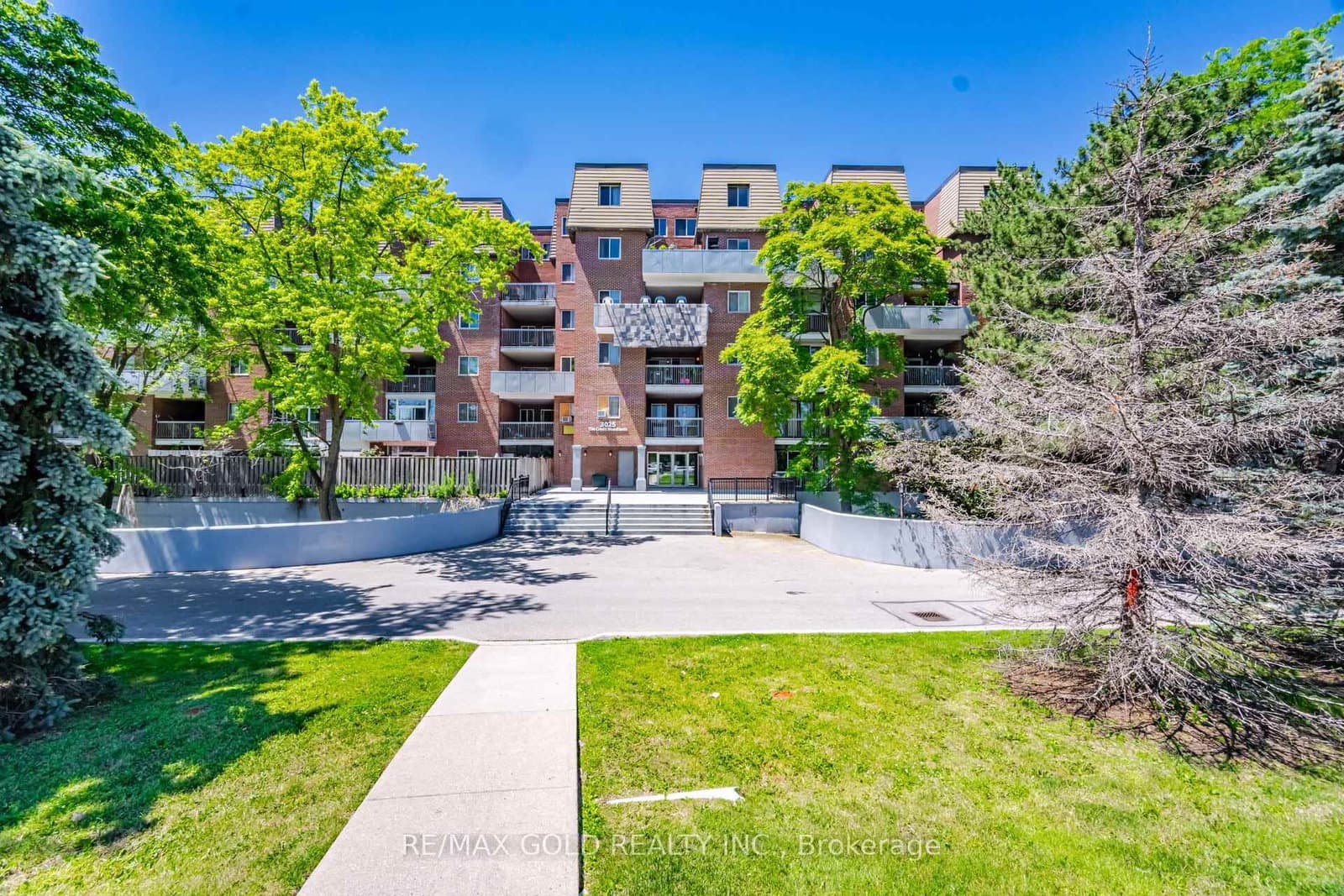 3025 The Credit Woodlands Drive, Unit 251 - Image 2