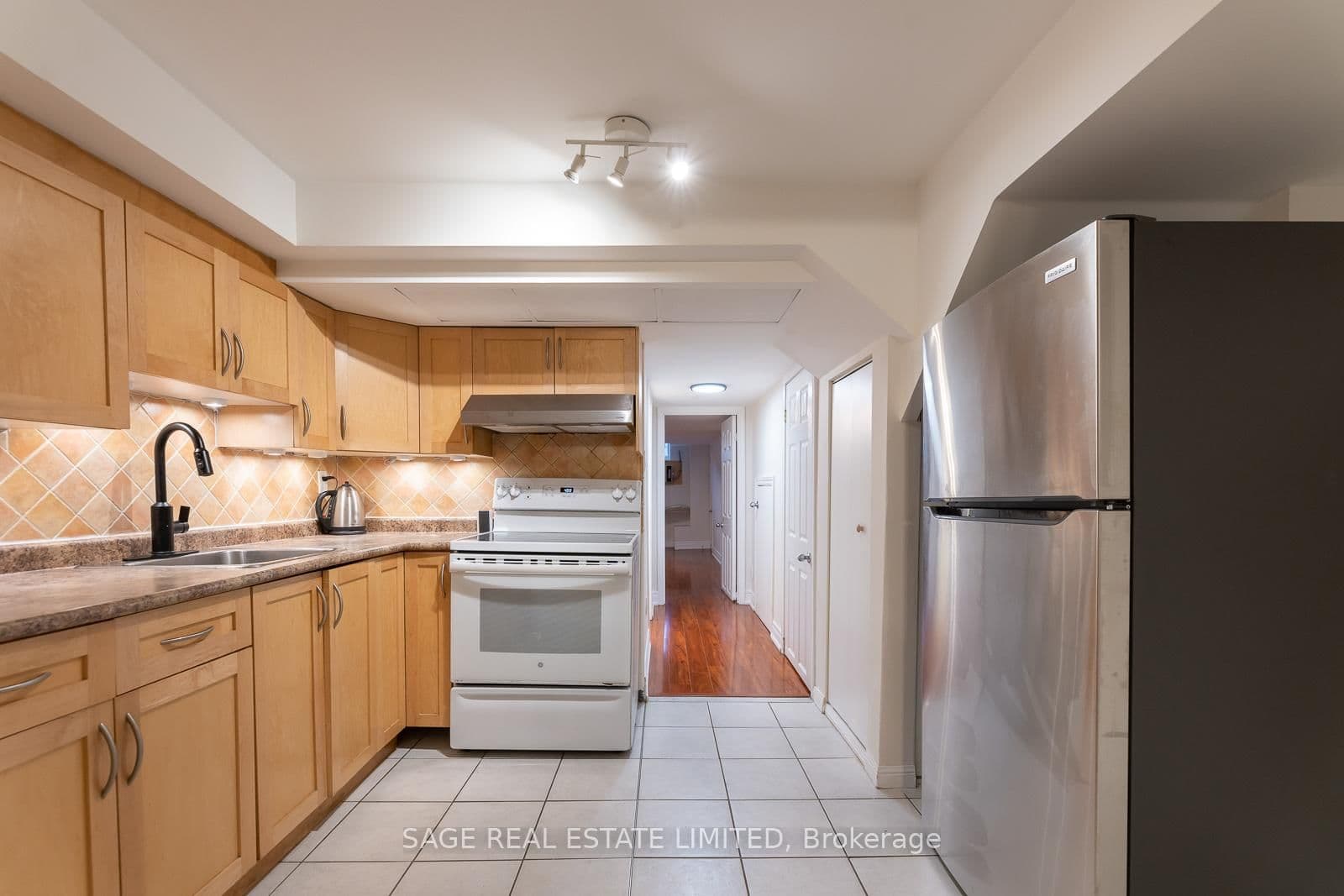 38 Osler Street, Unit BASEMENT - Image 4