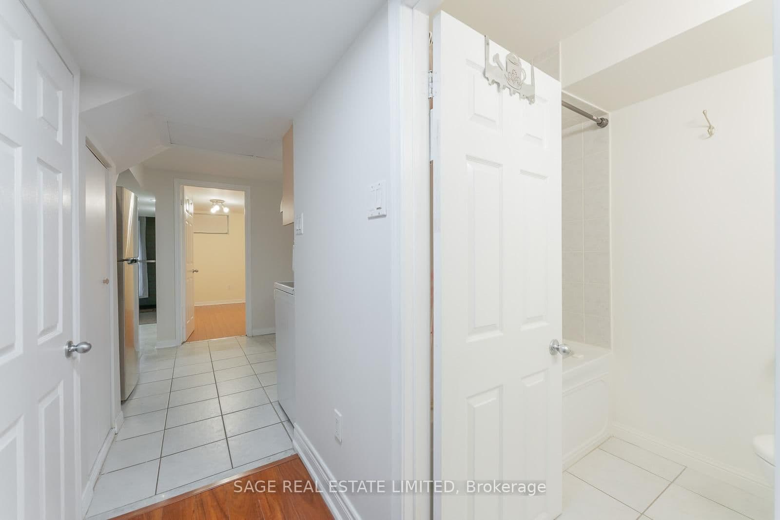 38 Osler Street, Unit BASEMENT - Image 6