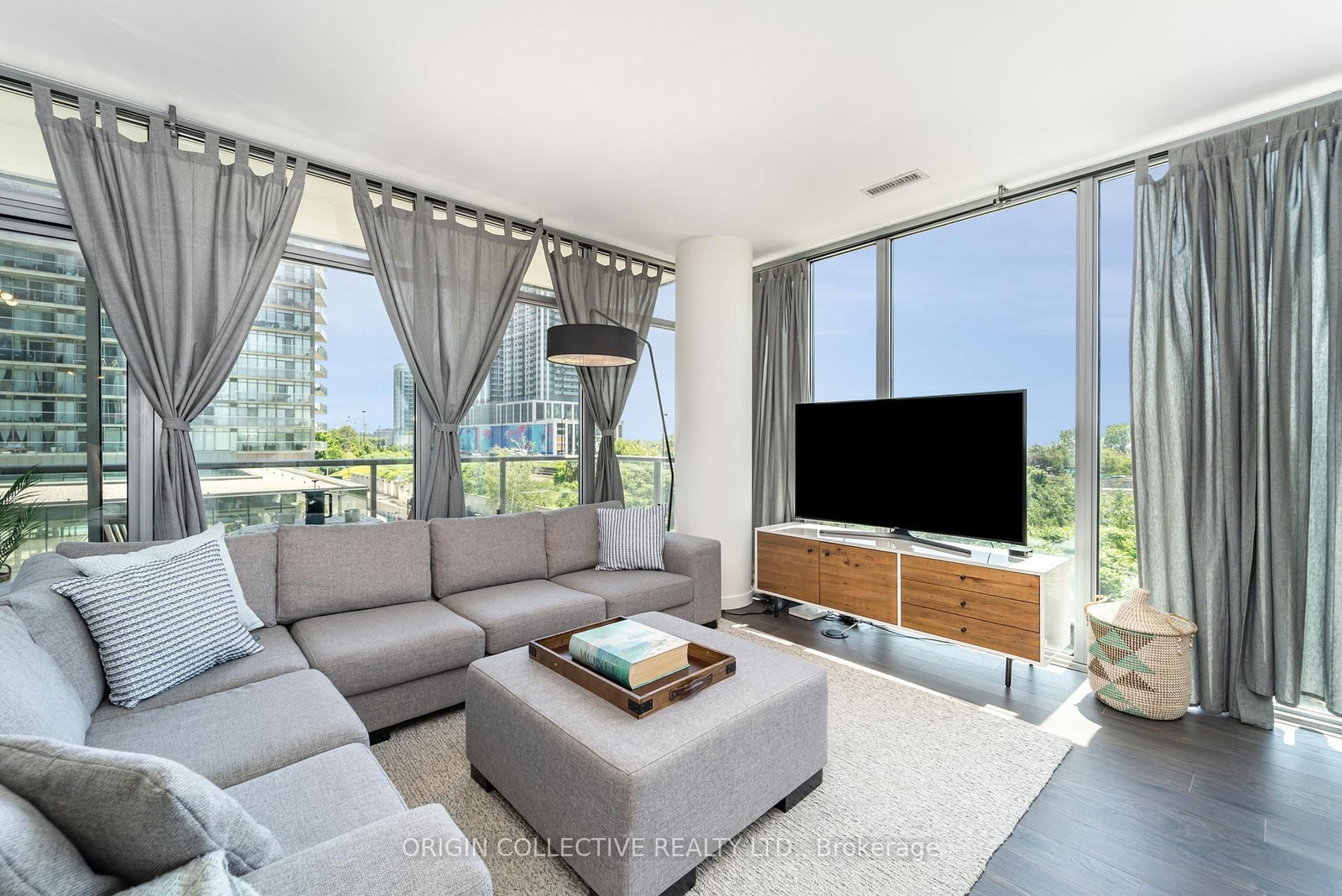105 The Queensway Avenue, Unit 302 - Image 4