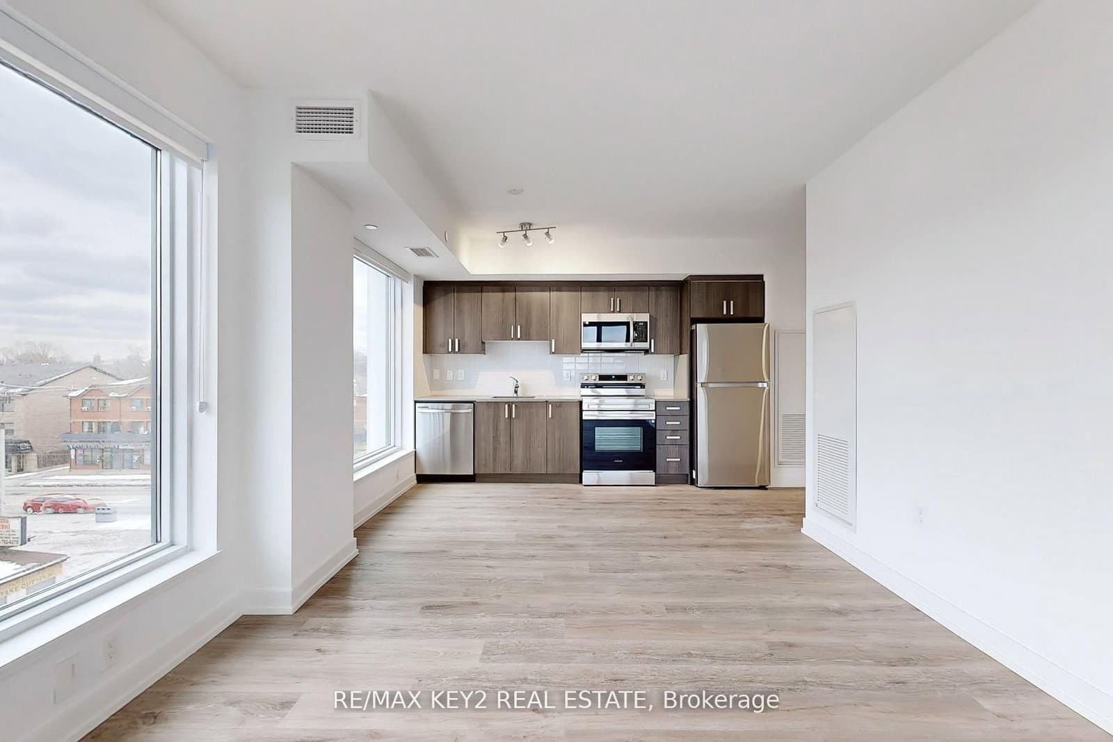 556 Marlee Avenue, Unit 425 - Image 2