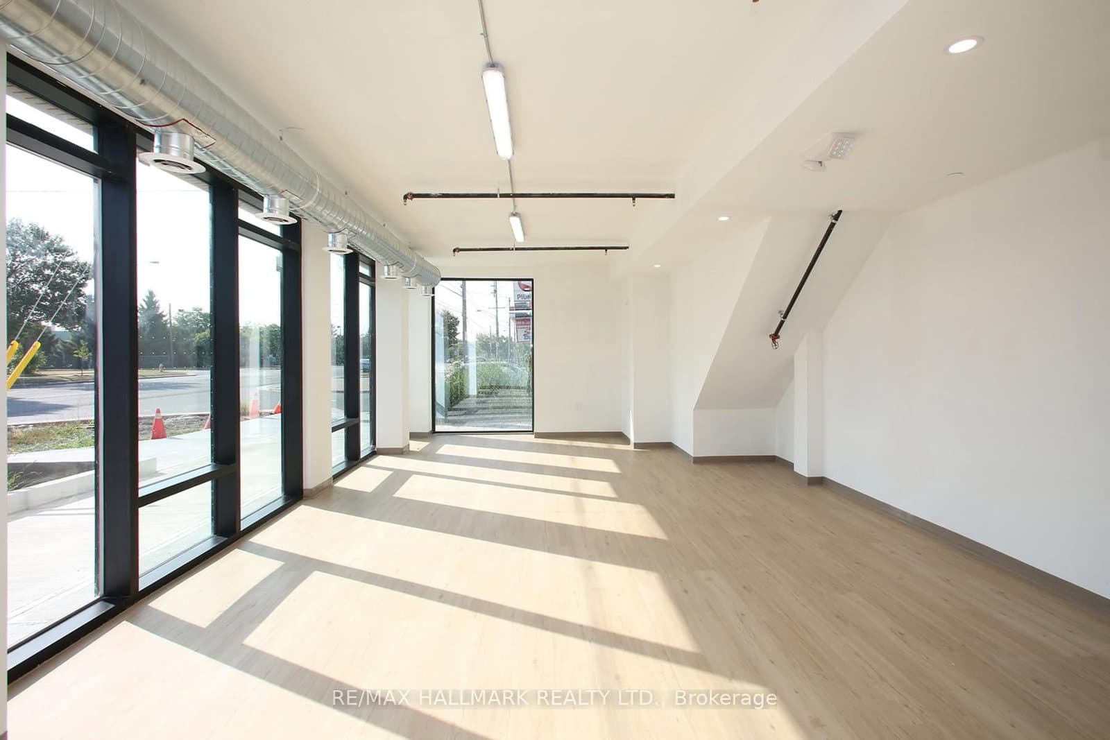 202 Browns Line - Image 6