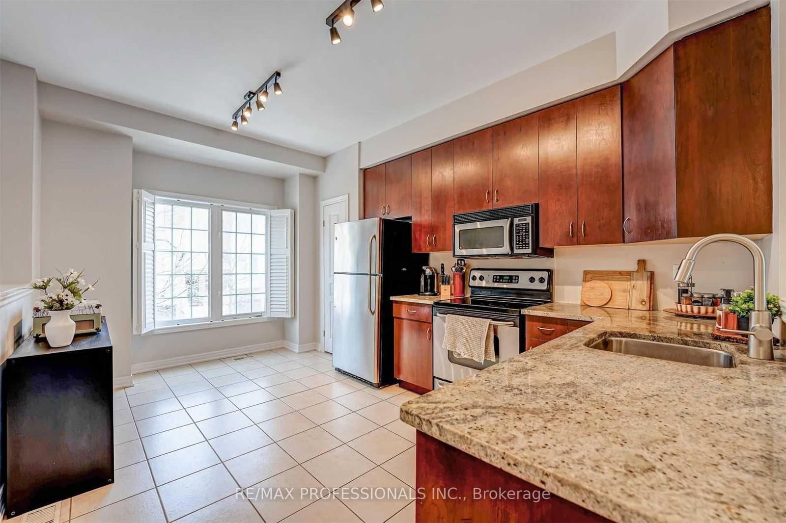 676 Rowley Common - Image 2