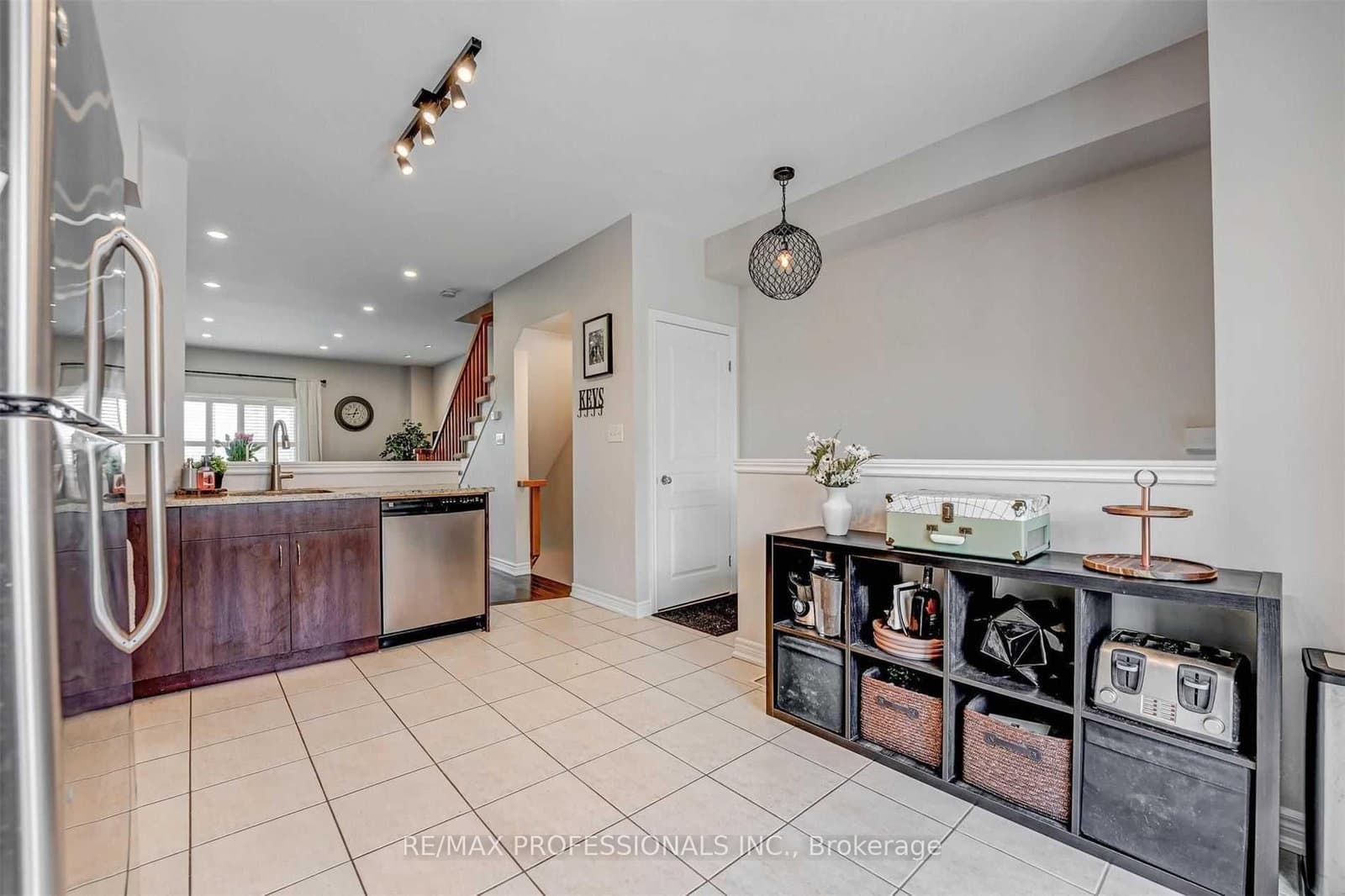 676 Rowley Common - Image 4