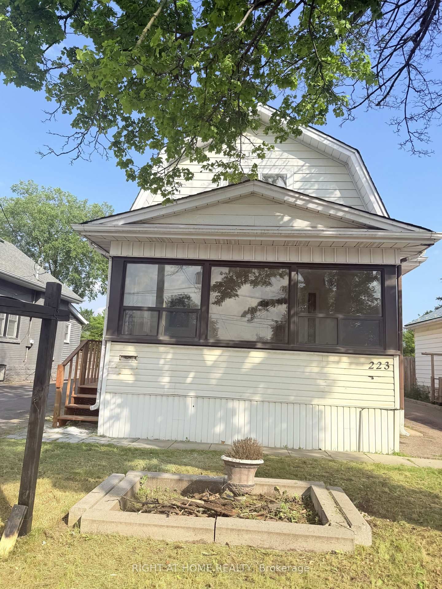 223 Queen Street W - Image 2