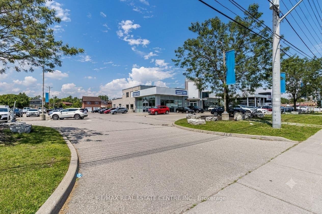 225 Dundas Street E - Image 3