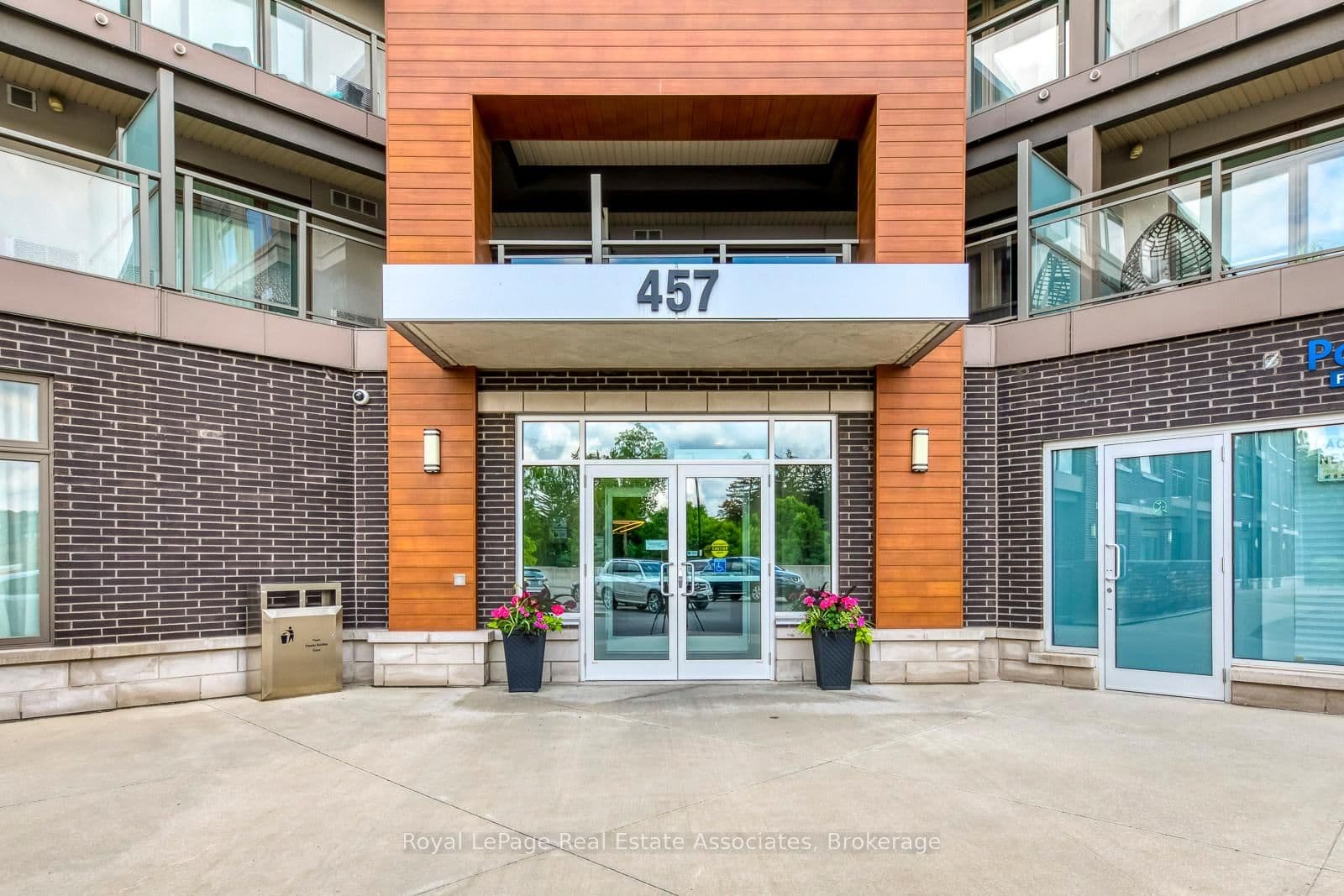#324 - 457 Plains Road E