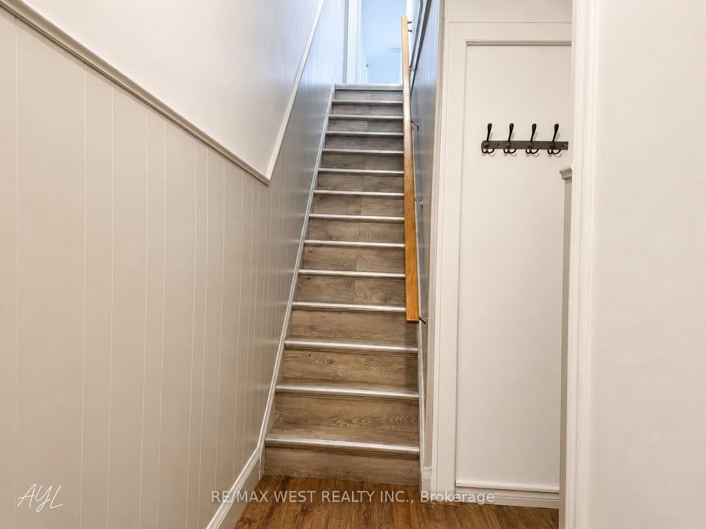 321 Caledonia Road, Unit upper - Image 2