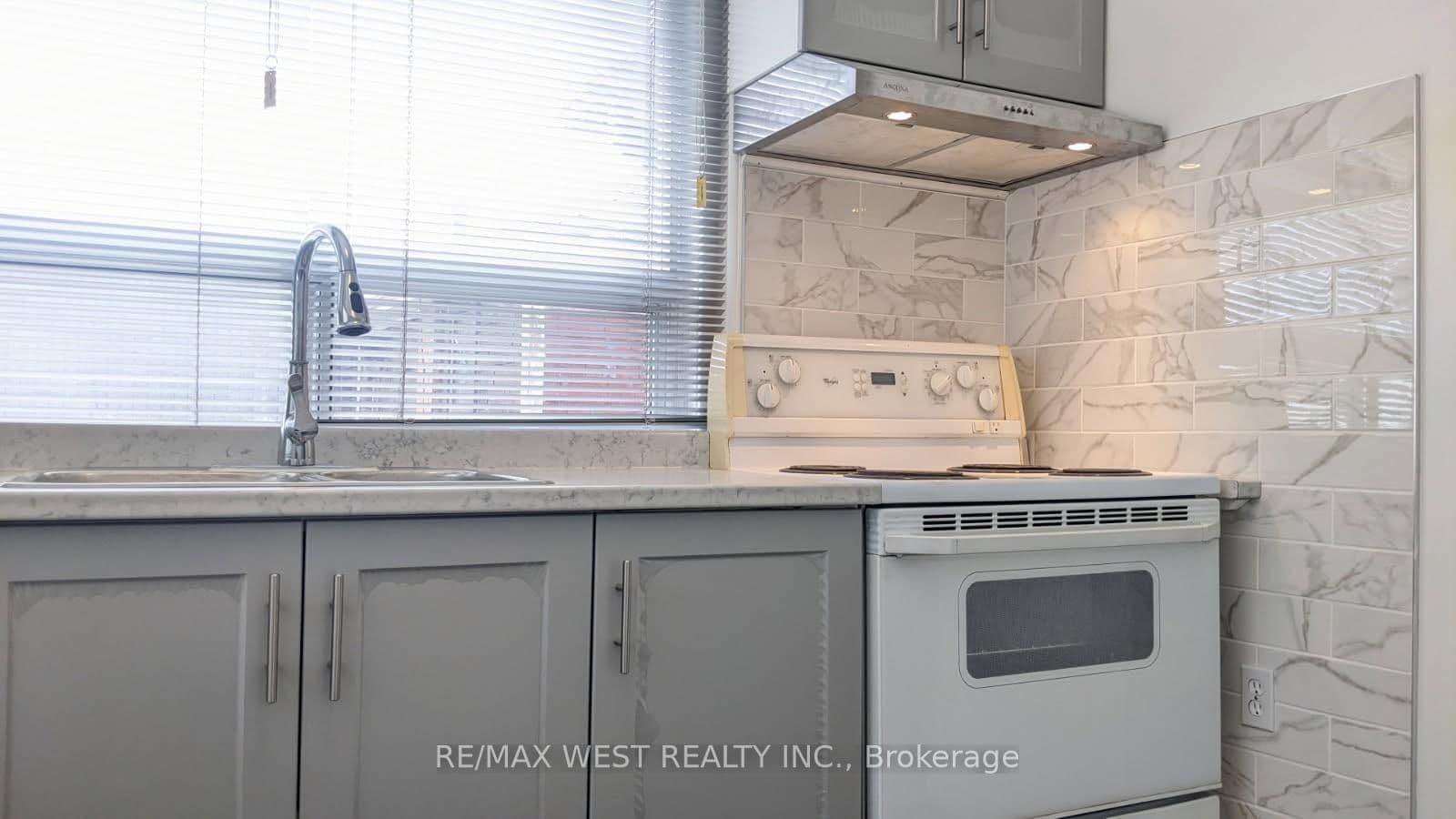 321 Caledonia Road, Unit upper - Image 4
