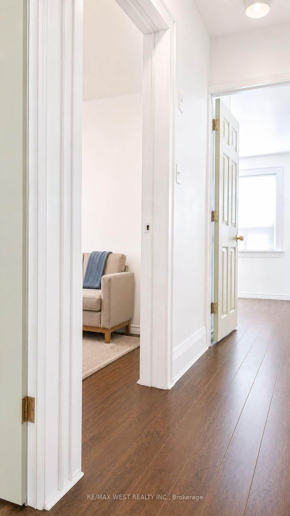 321 Caledonia Road, Unit upper - Image 6