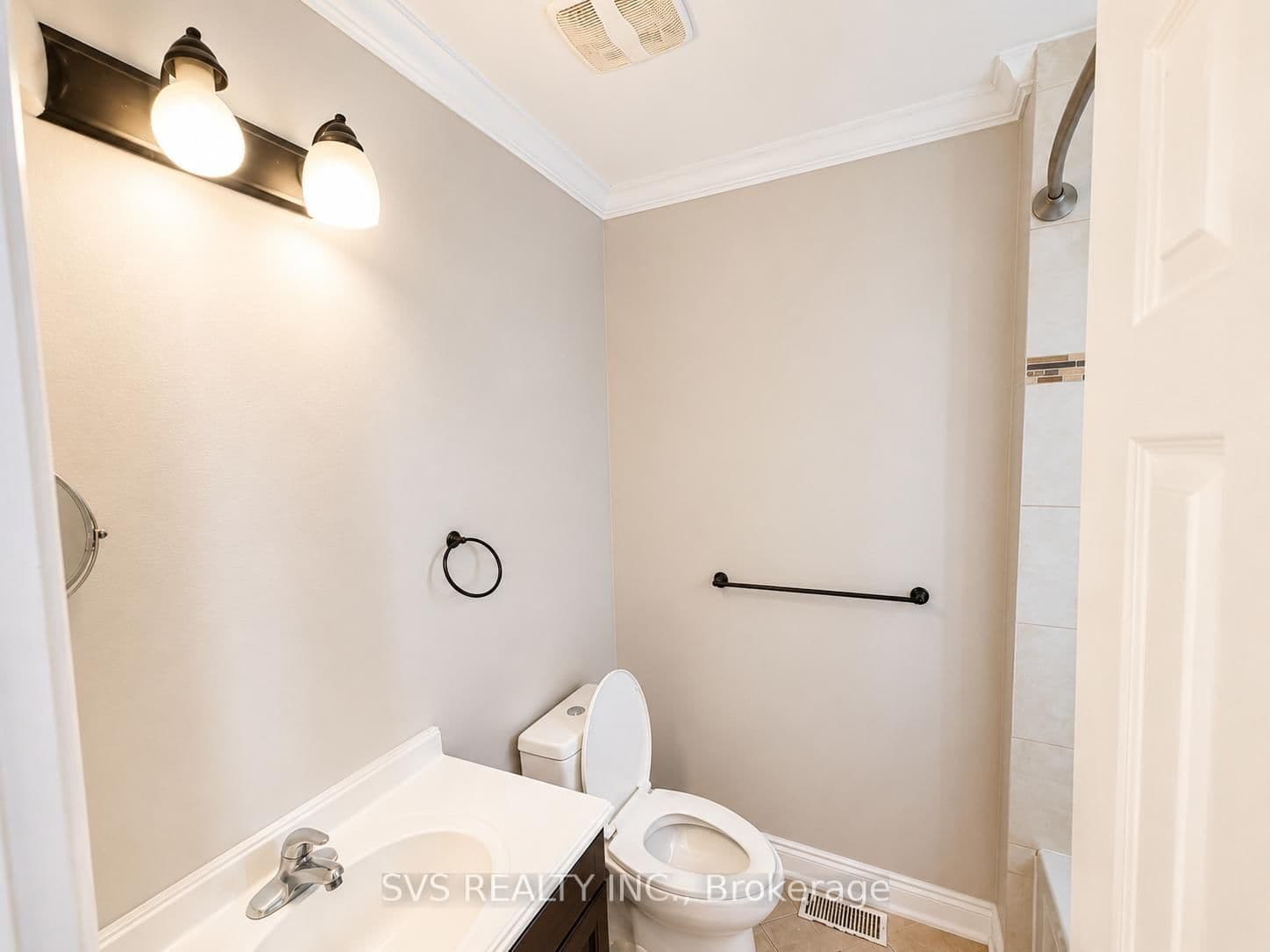 45 Craydon Avenue, Unit MAIN - Image 4