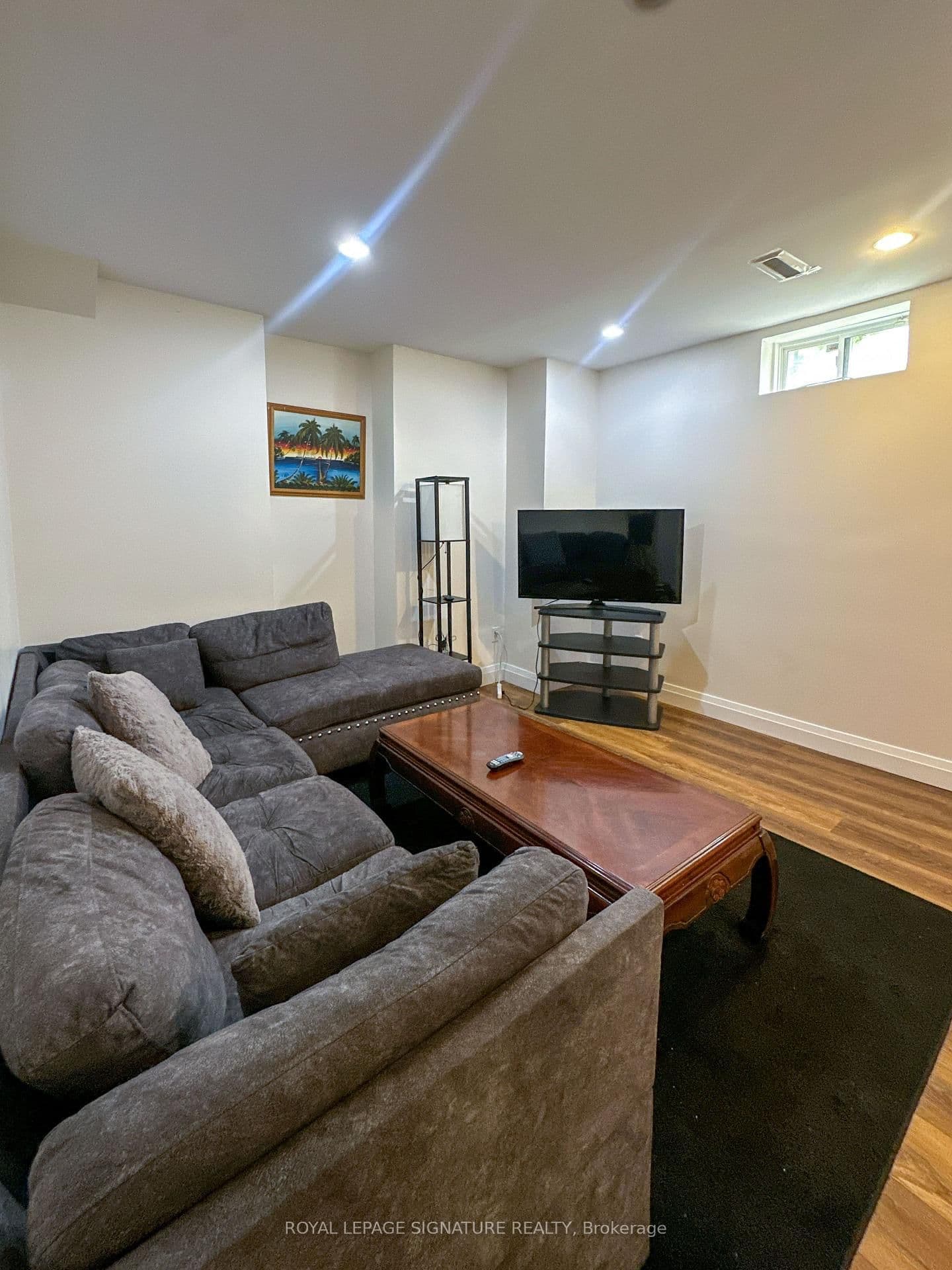 3974 Foxwood Avenue, Unit Bsmt - Image 4