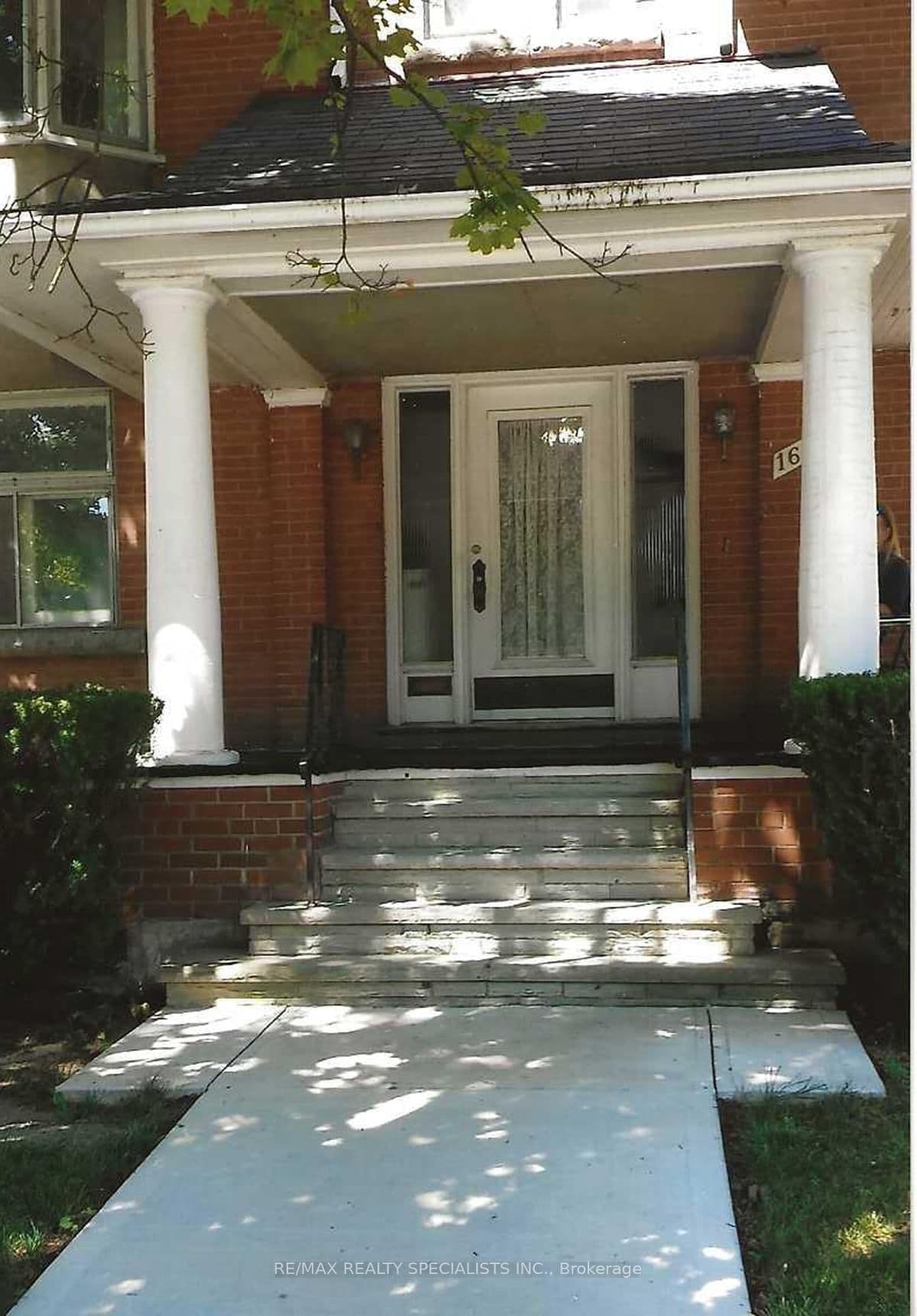 16 Wellington Street E - Image 1
