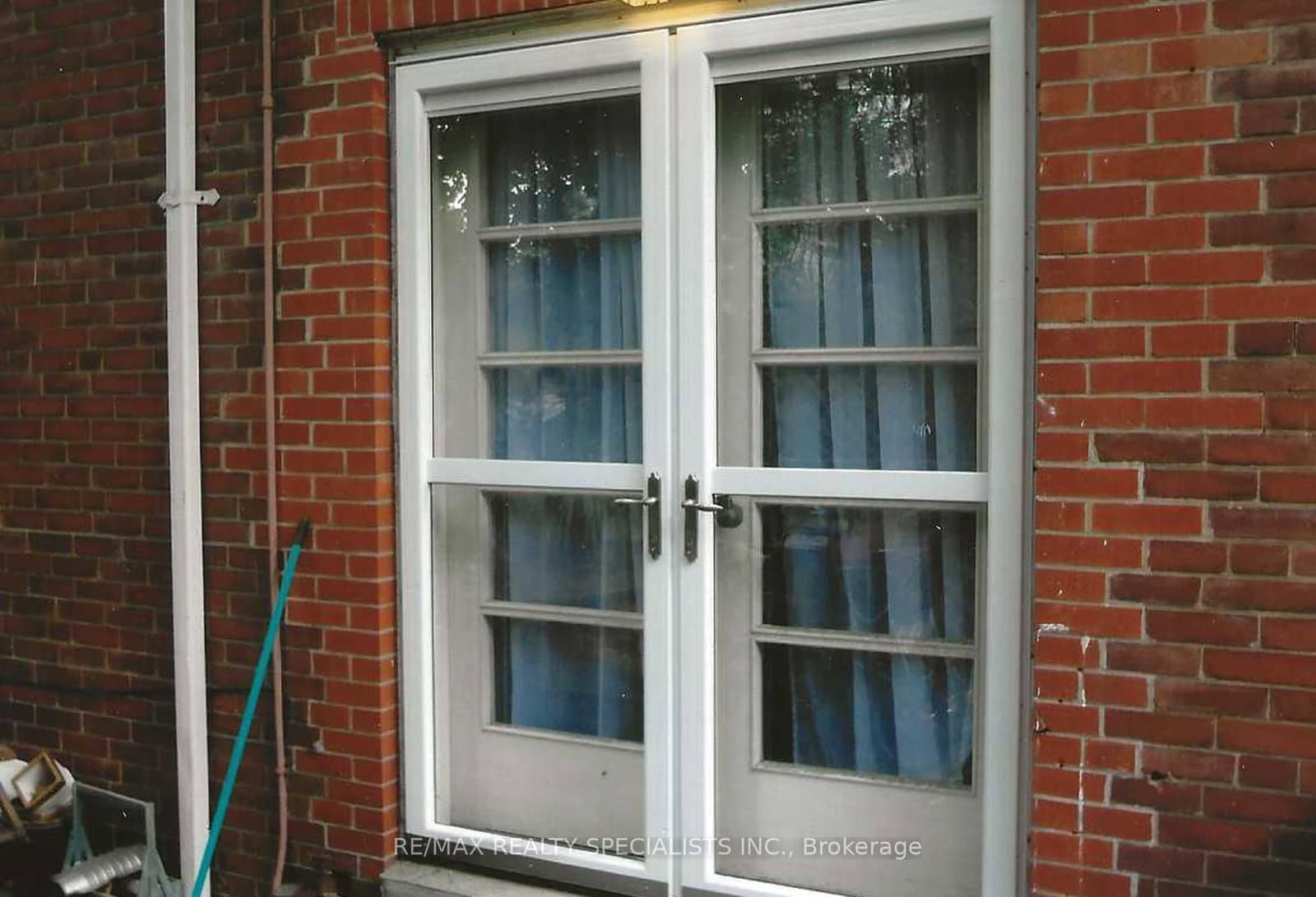 16 Wellington Street E - Image 4