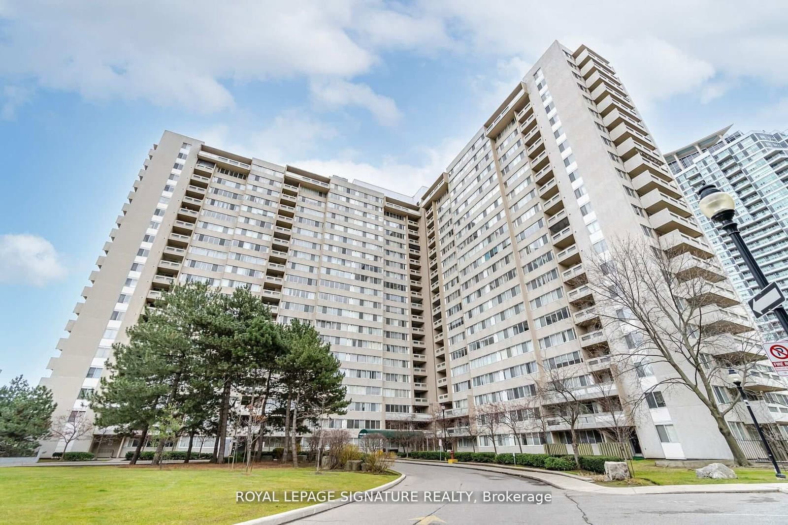 3590 Kaneff Crescent, Unit 1407 - Image 3