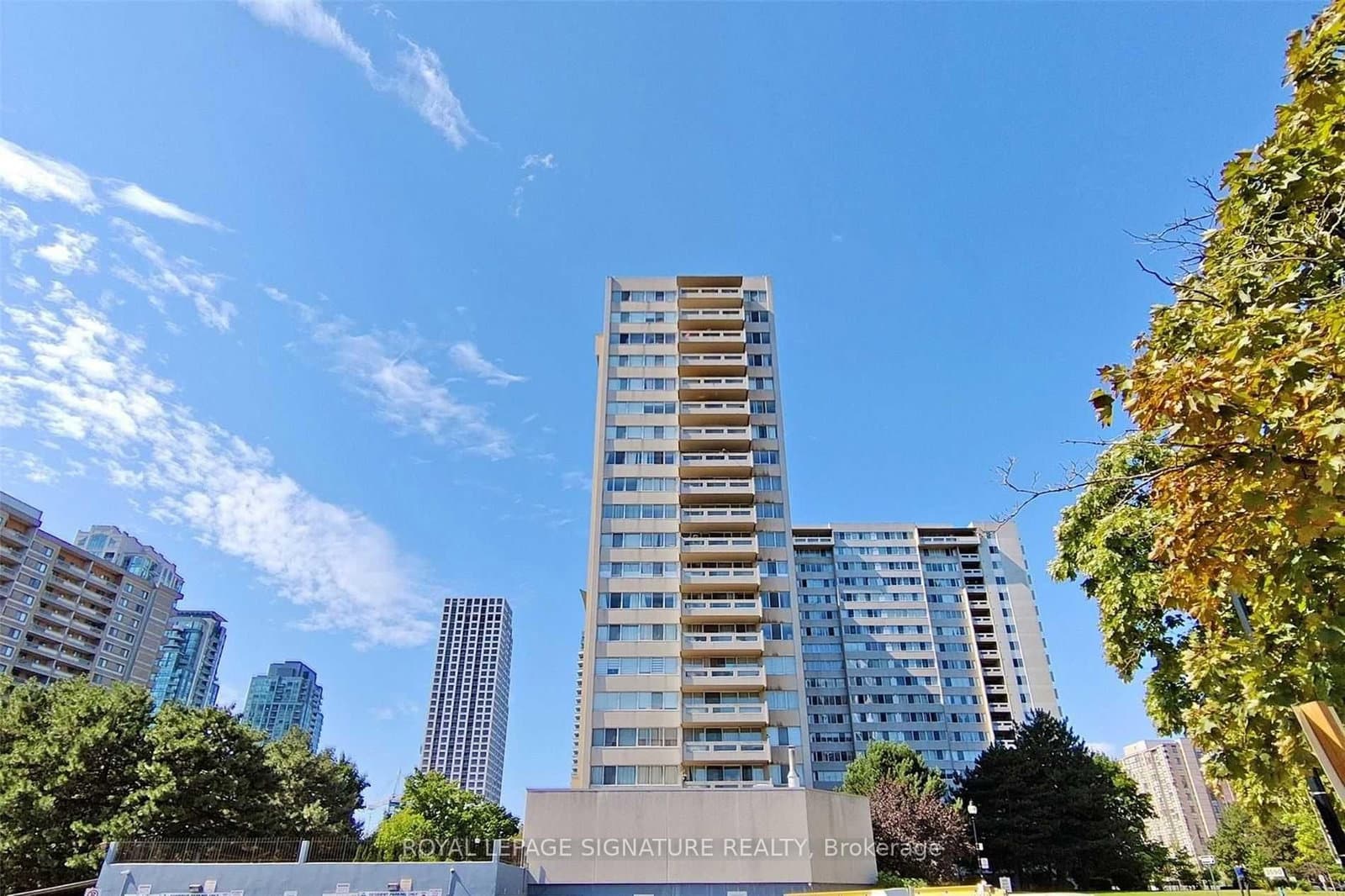 3590 Kaneff Crescent, Unit 1407 - Image 4