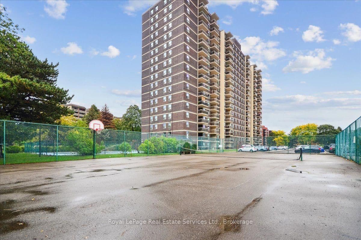 #812 - 966 Inverhouse Drive