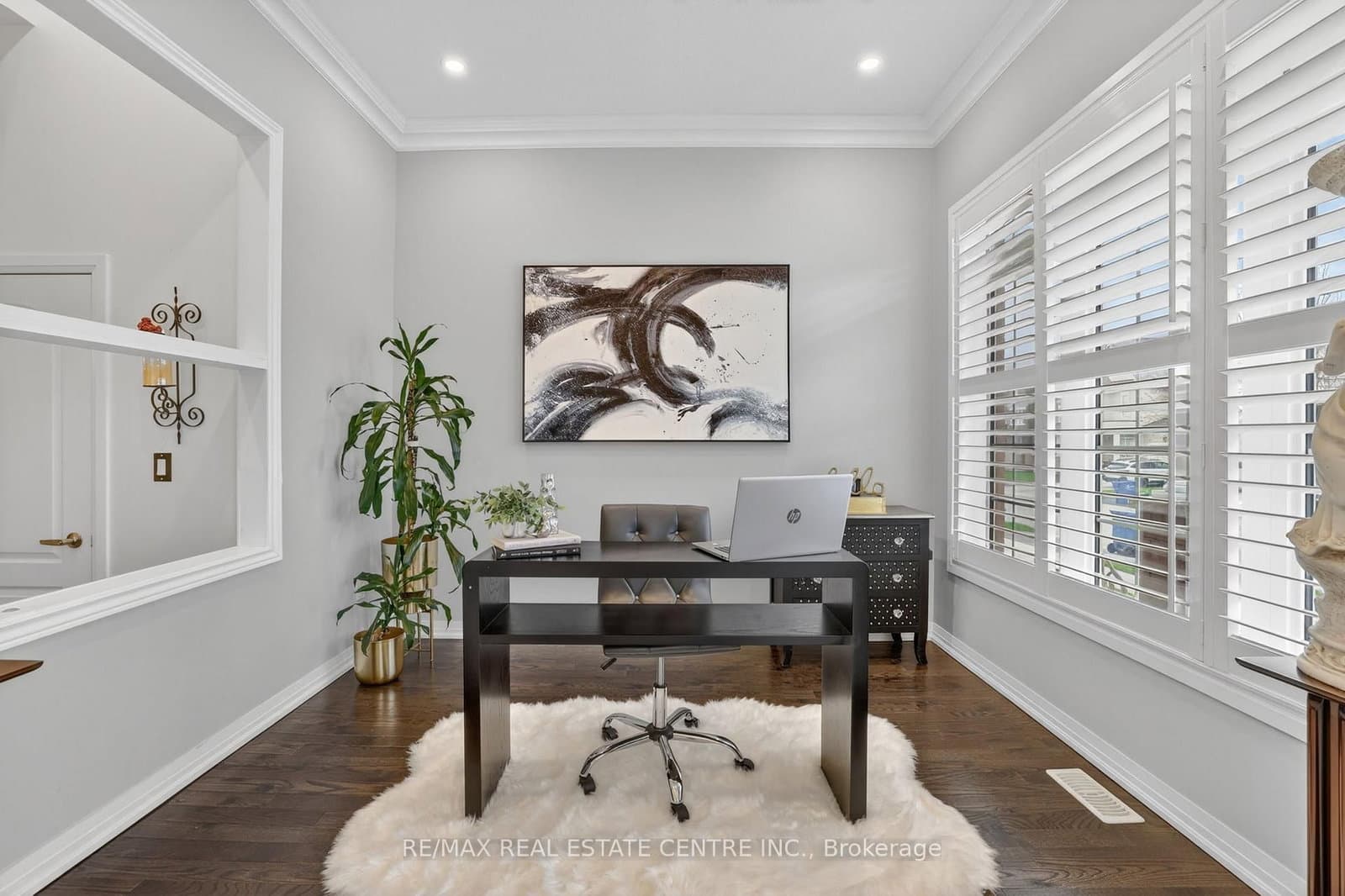 27 Drew Brown Boulevard - Image 3