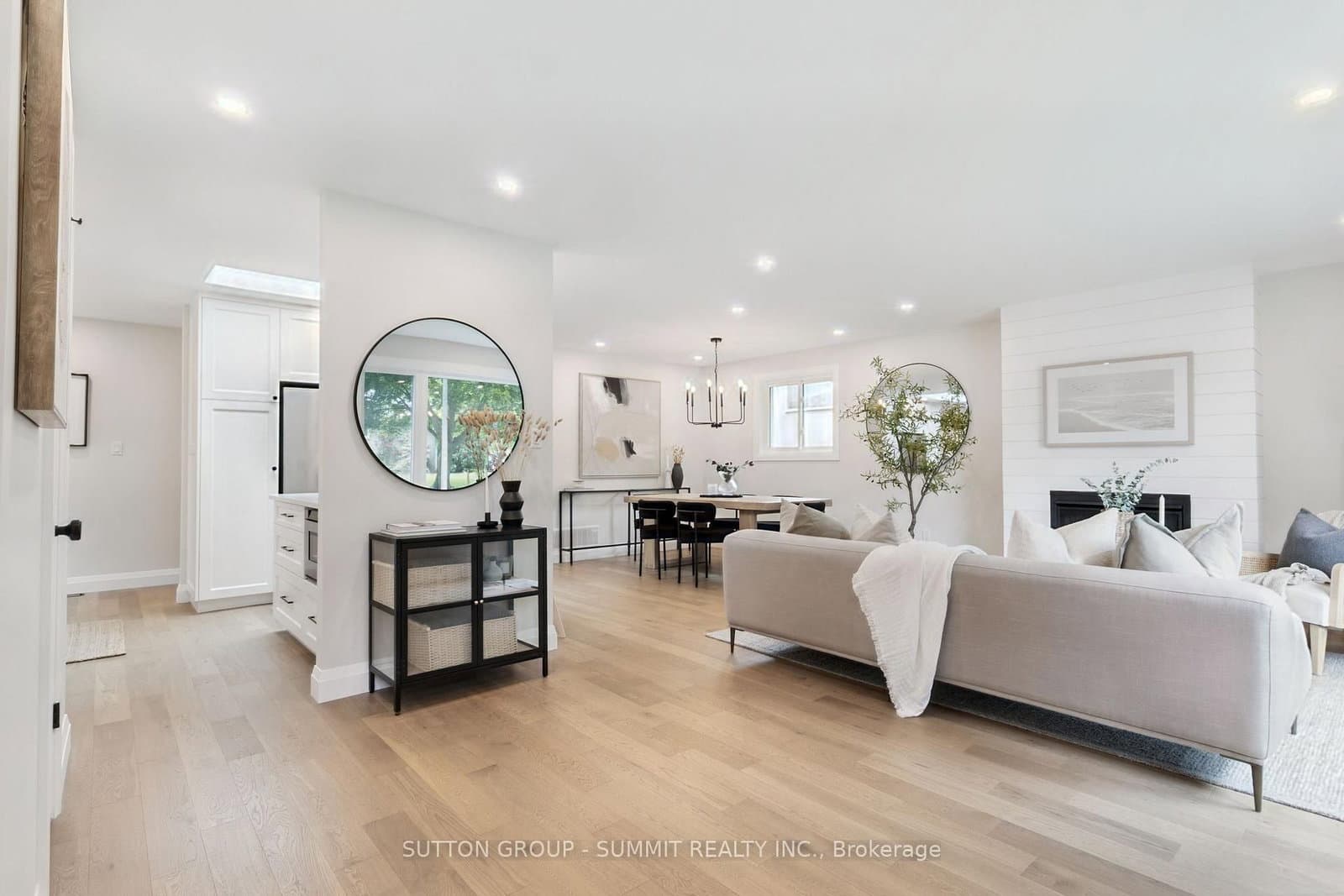 1414 Dewbourne Crescent - Image 3