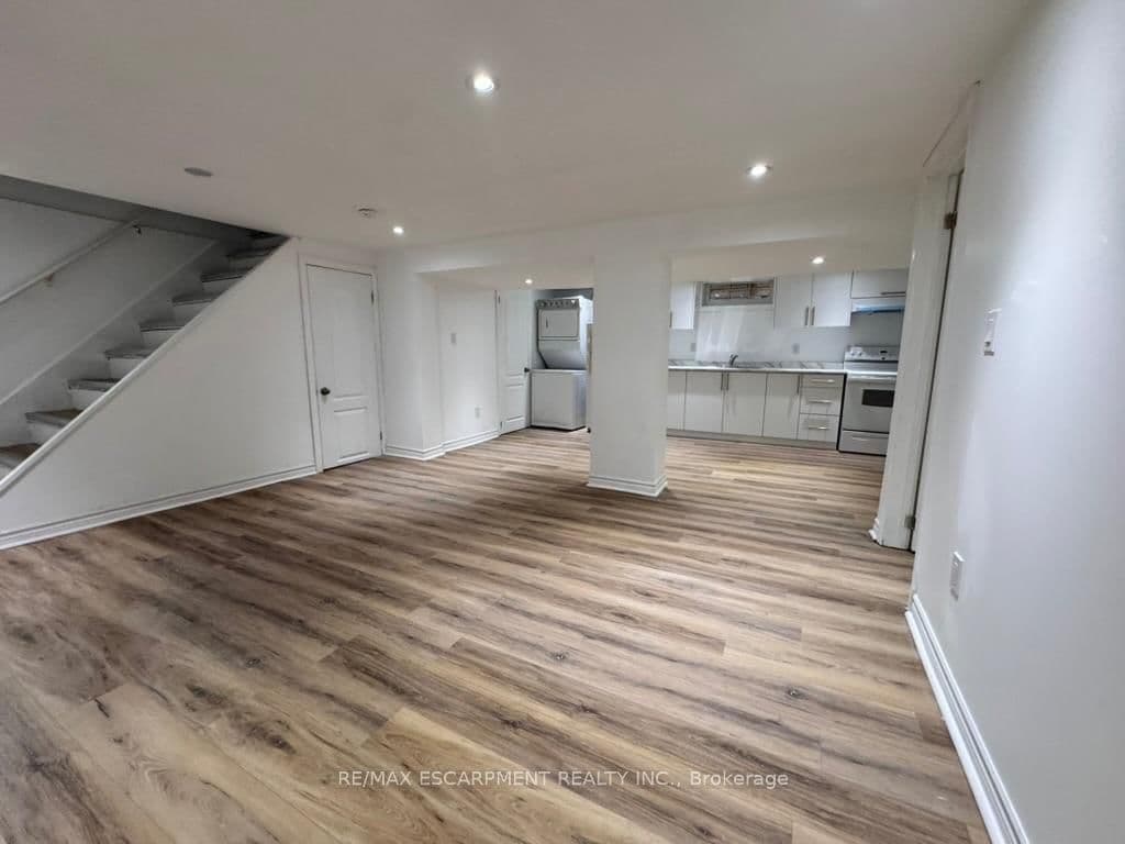 46 Plains Road E, Unit Lower Unit - Image 3