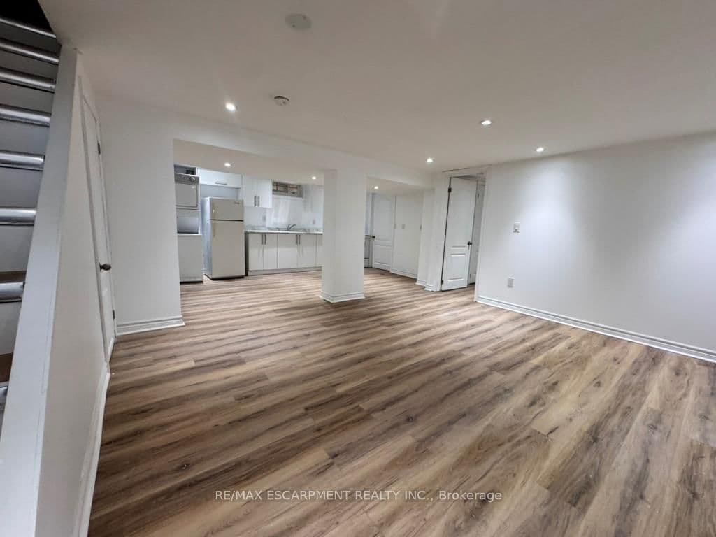 46 Plains Road E, Unit Lower Unit - Image 4