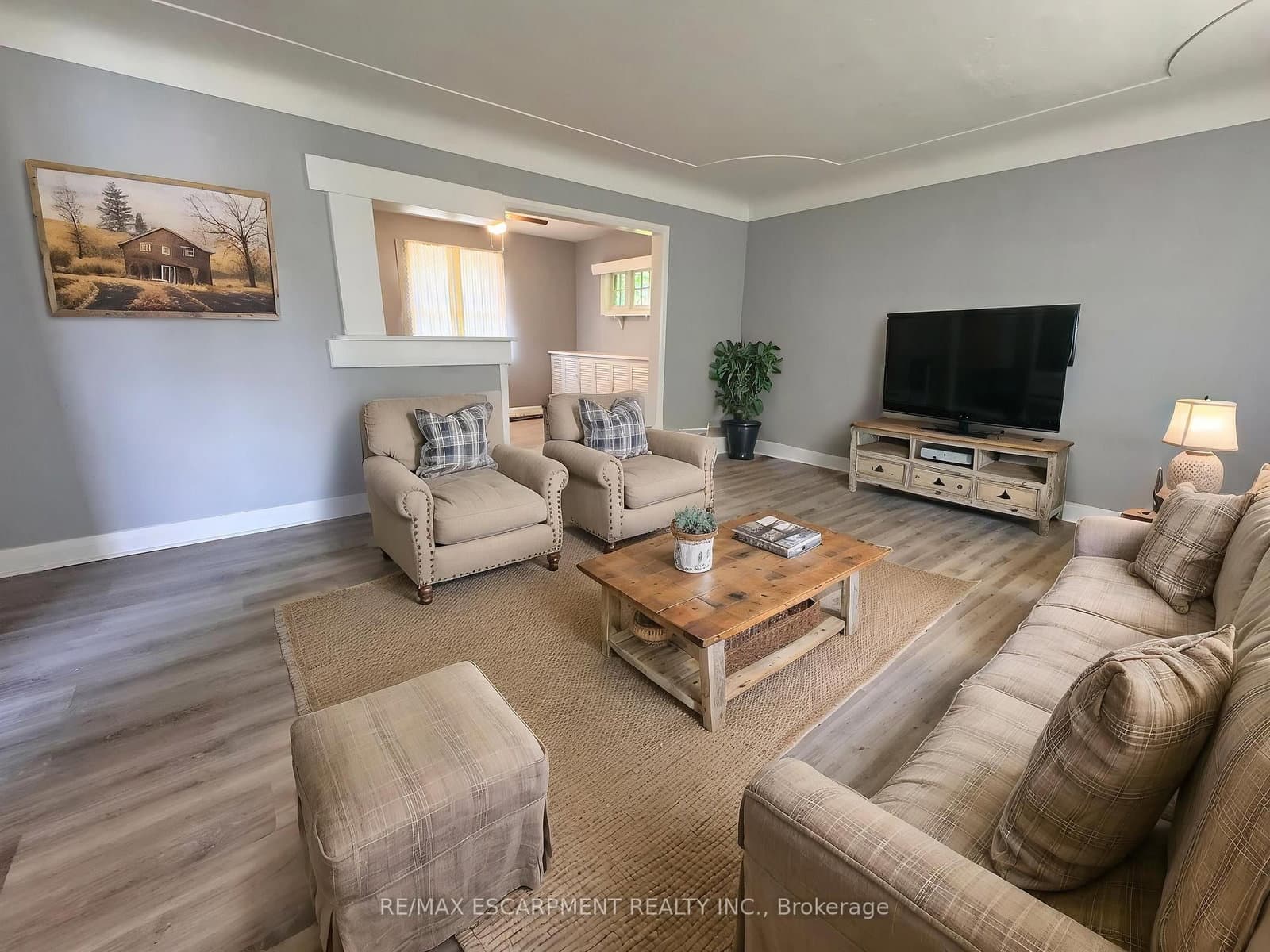46 Plains Road, Unit Upper Unit - Image 4