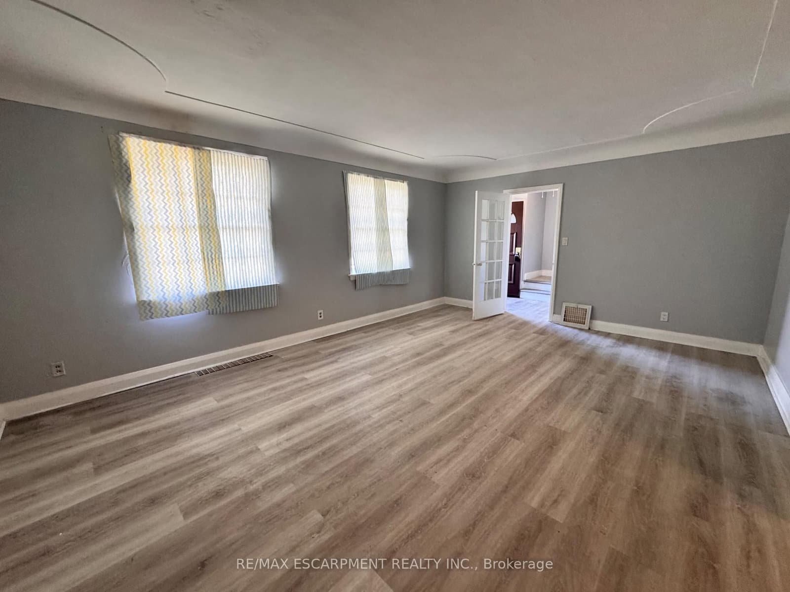 46 Plains Road, Unit Upper Unit - Image 5
