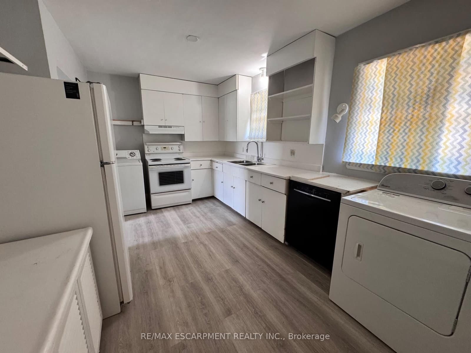 46 Plains Road, Unit Upper Unit - Image 6