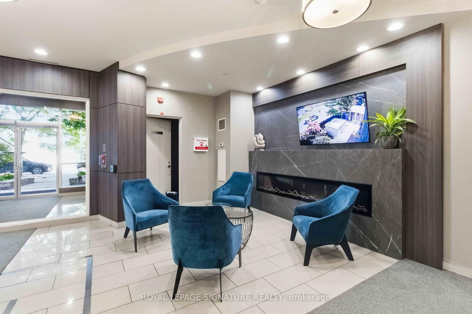 185 Legion Road N, Unit 1812 - Image 4
