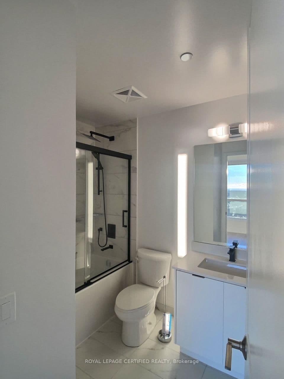 202 Burnhamthorpe Road E, Unit 2008 - Image 5