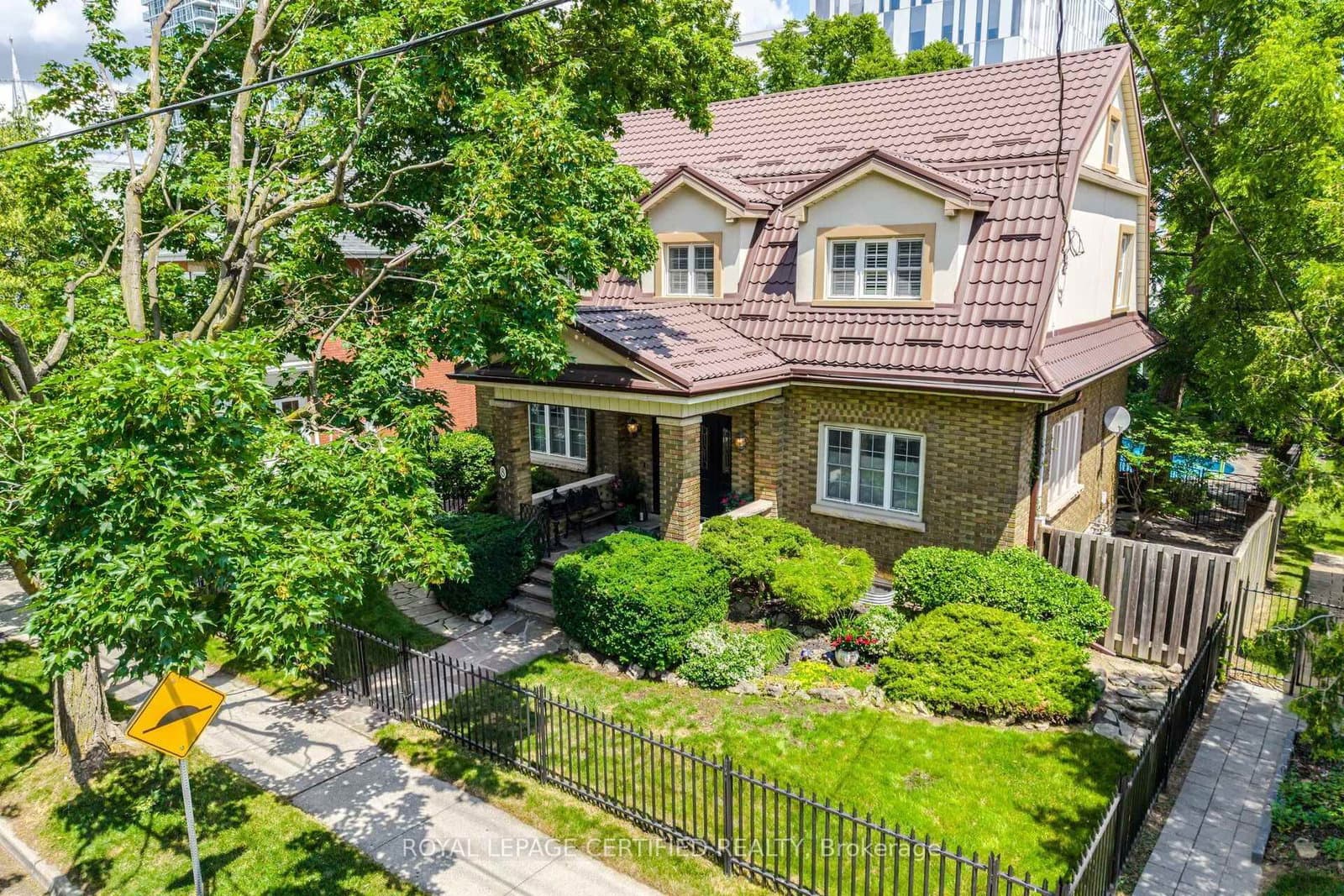 8 Elizabeth Street S - Image 2